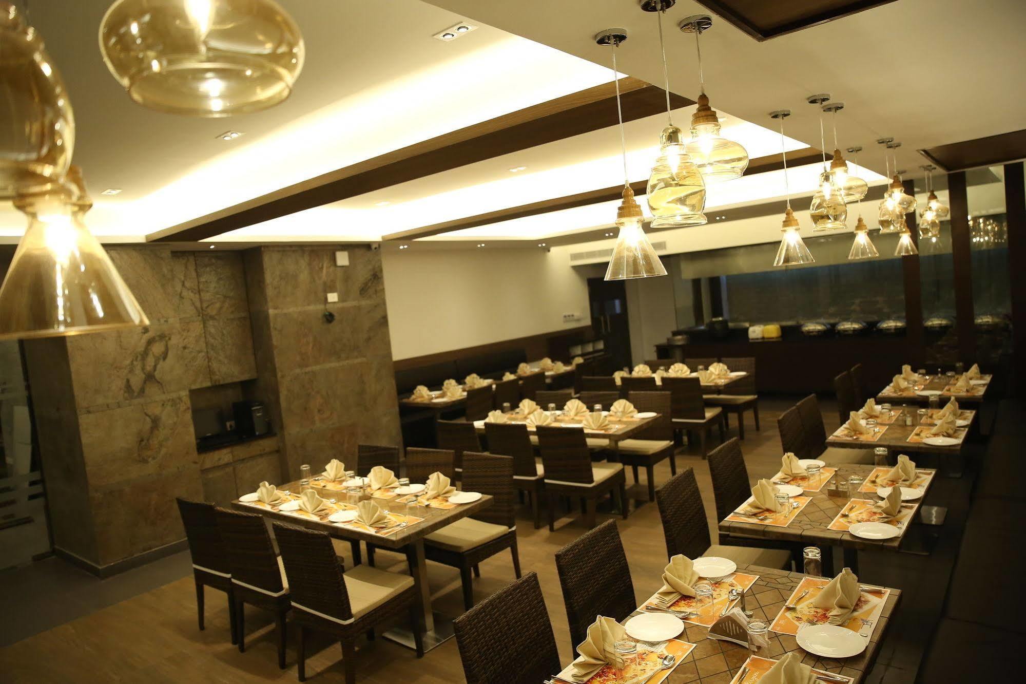 Khanna Fiesta Hotel Vellore Exterior photo