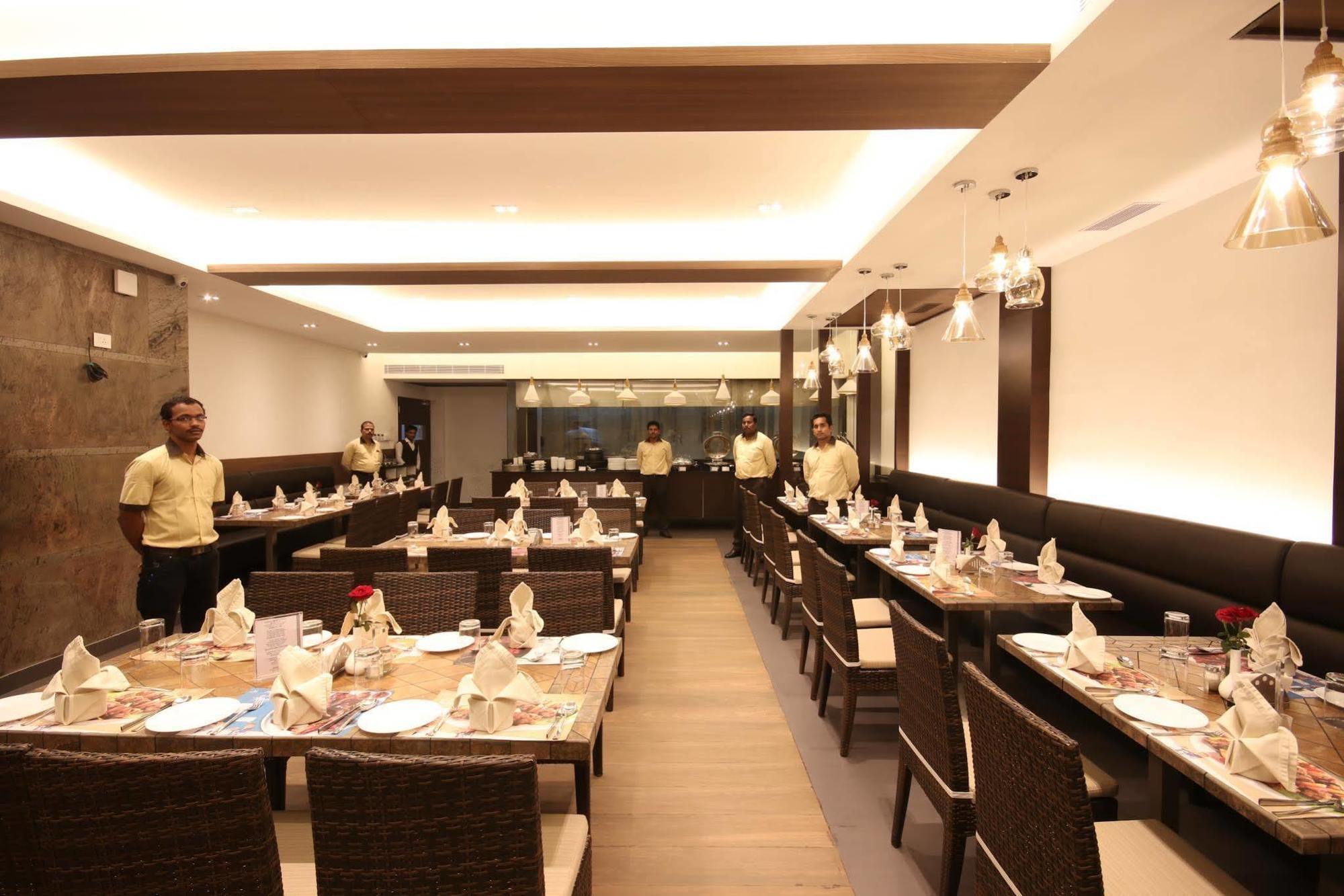 Khanna Fiesta Hotel Vellore Exterior photo